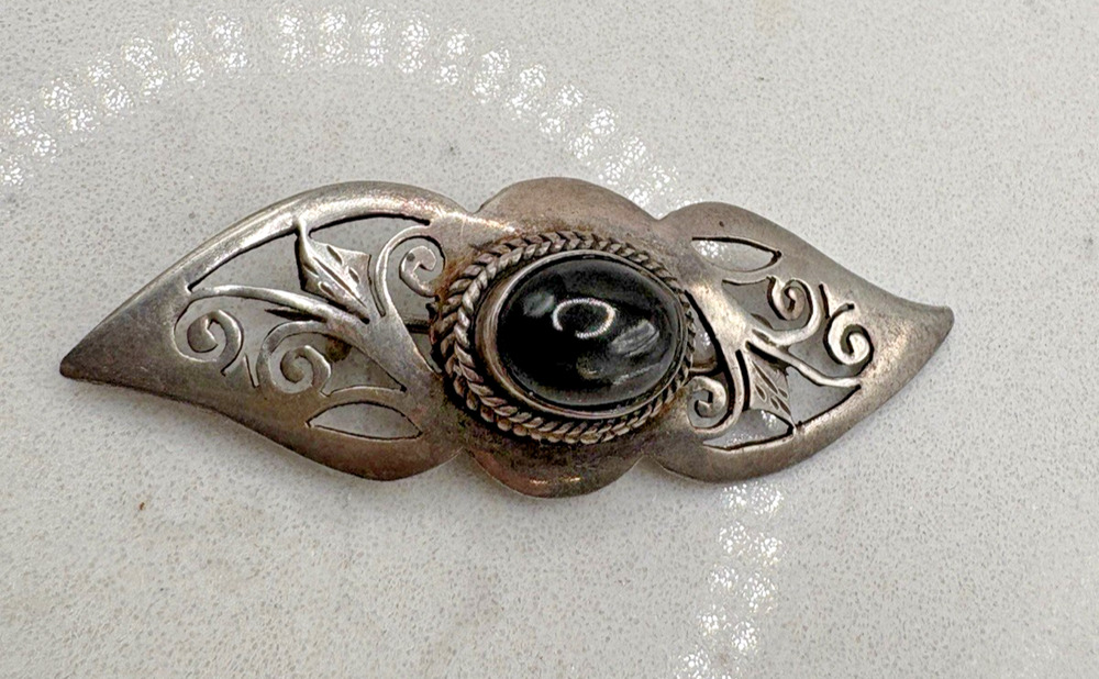 925 Sterling Silver Cabochon Black Onyx Ornate Filigree Scroll Brooch Pin 3.85g
